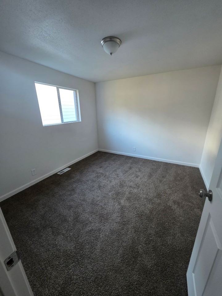 205 S Main St - Photo 7 of 8