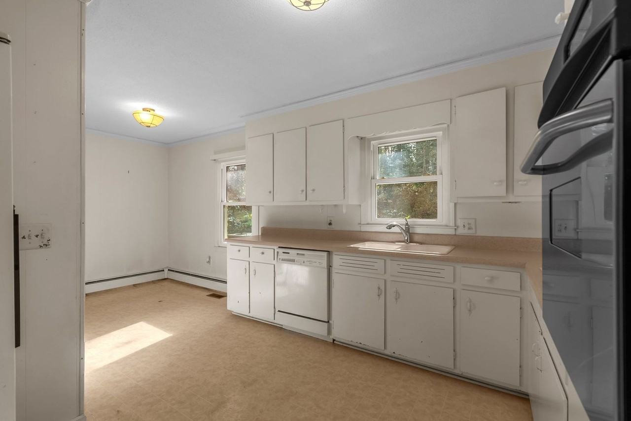 406 Rock Creek Rd - Photo 5 of 32