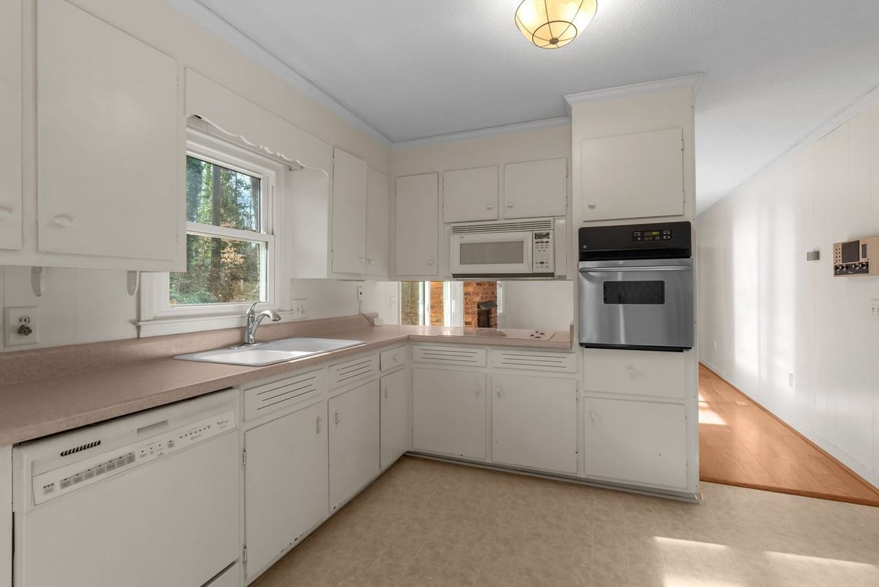 406 Rock Creek Rd - Photo 7 of 32