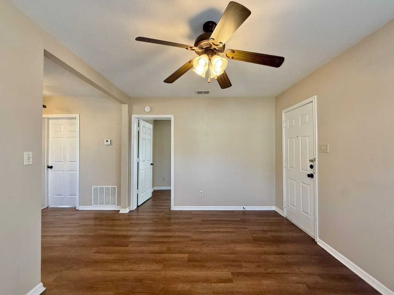 1016 S Bennett Ave - Photo 2 of 15