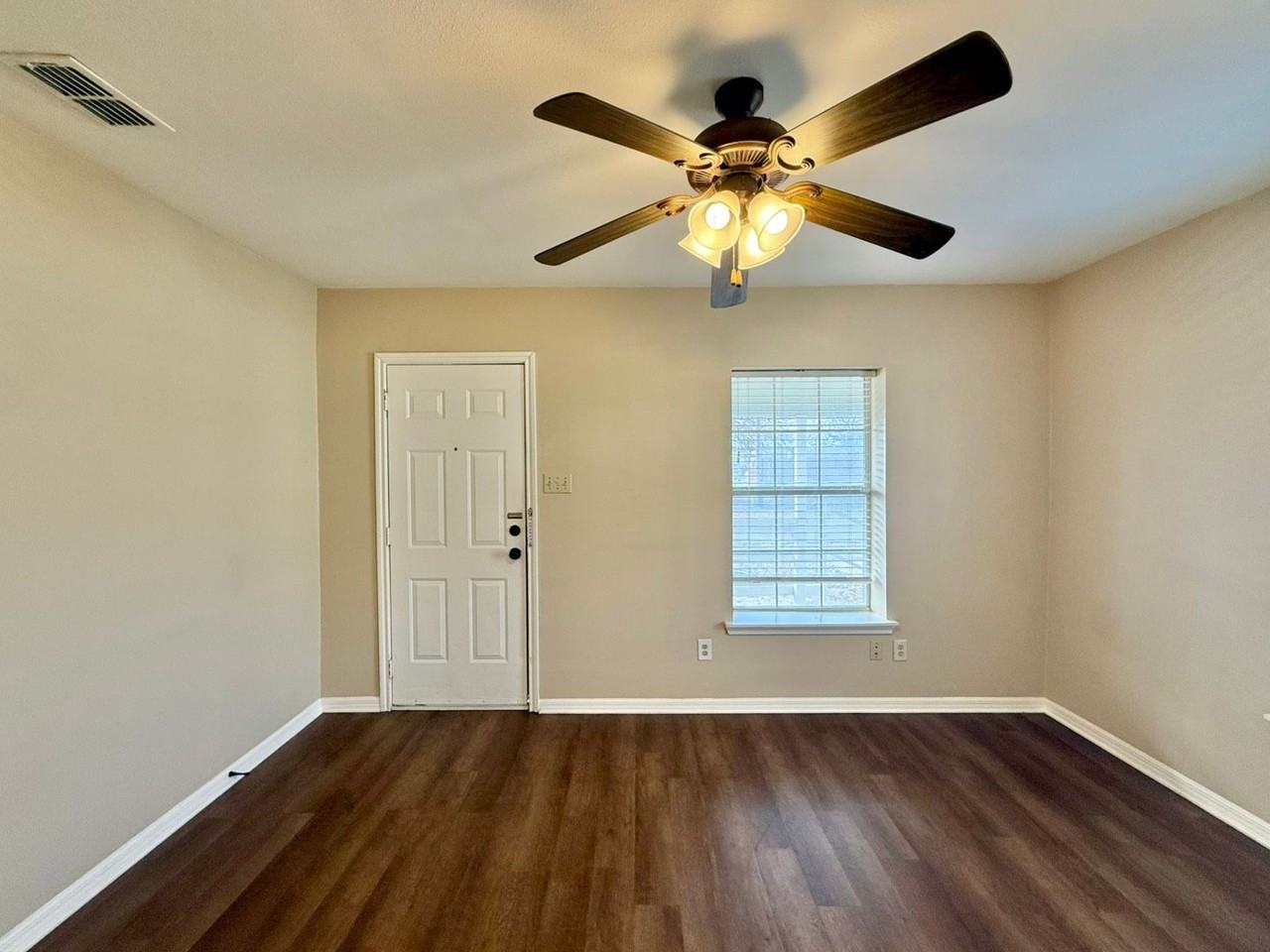 1016 S Bennett Ave - Photo 3 of 15
