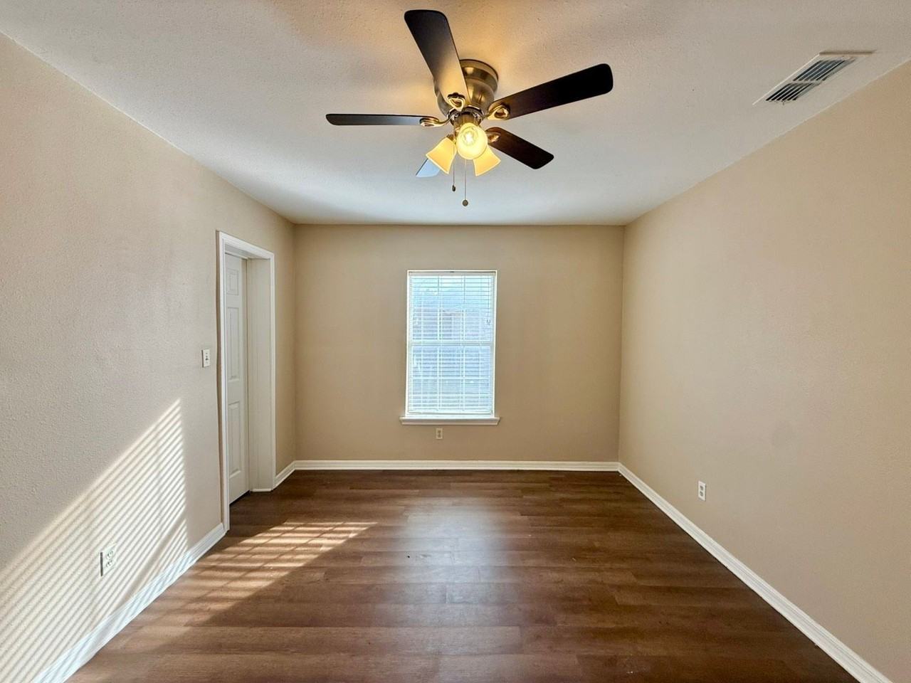 1016 S Bennett Ave - Photo 7 of 15