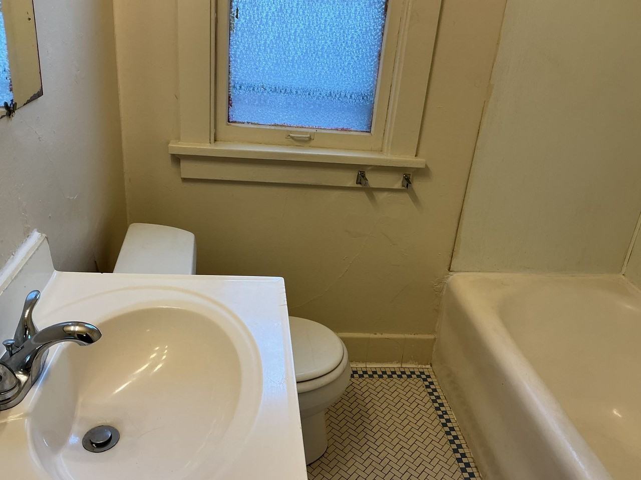 2924 N 56th St - Photo 3 of 11