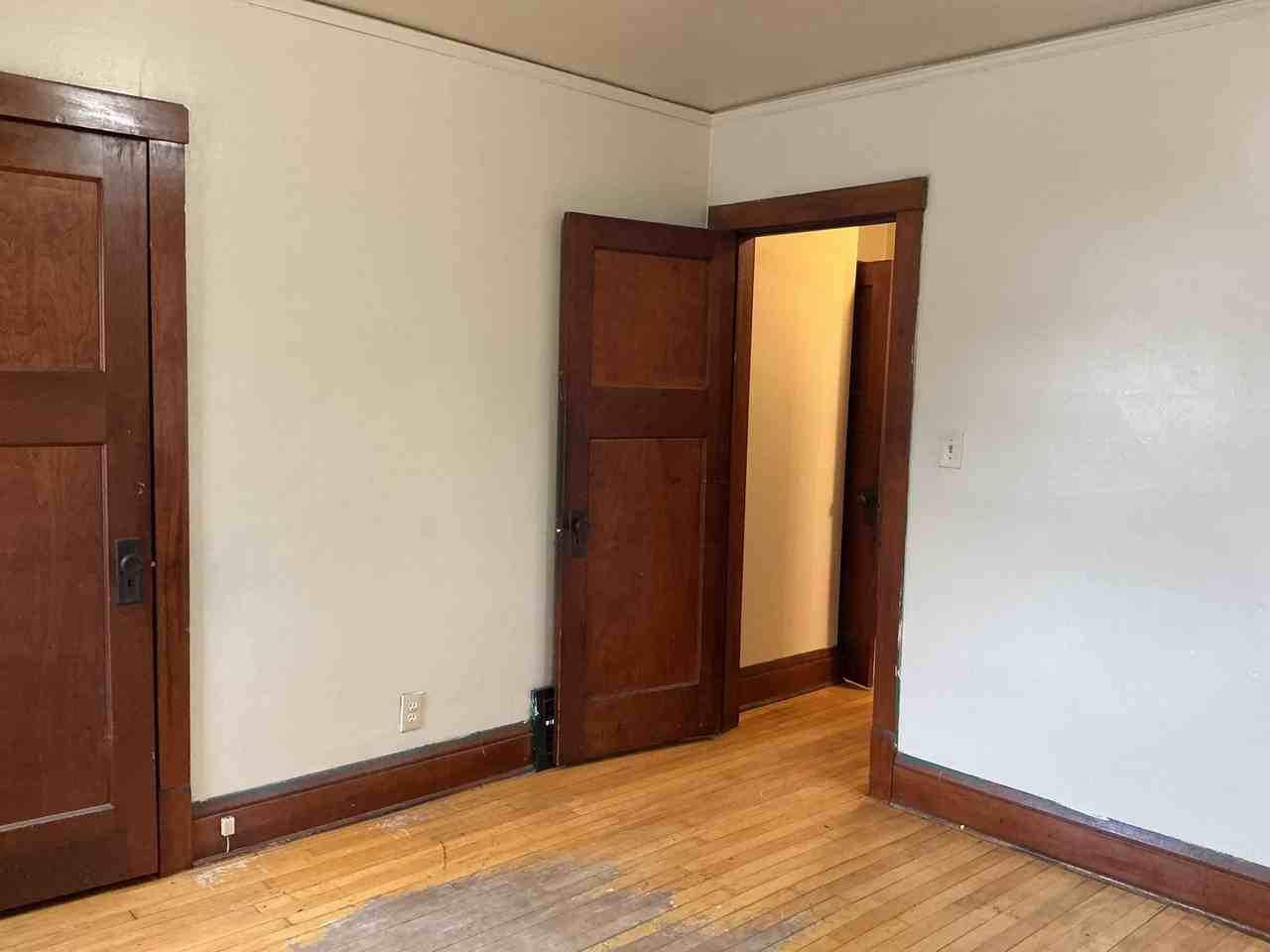 2924 N 56th St - Photo 4 of 11