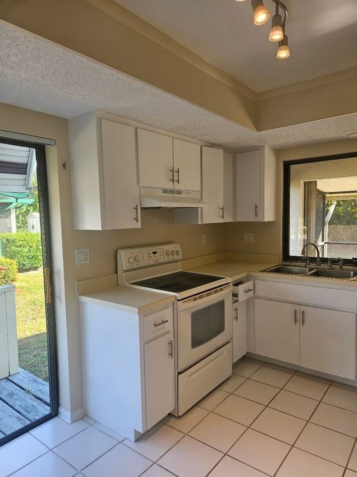 521 Meridan Ave Nw - Photo 7 of 18