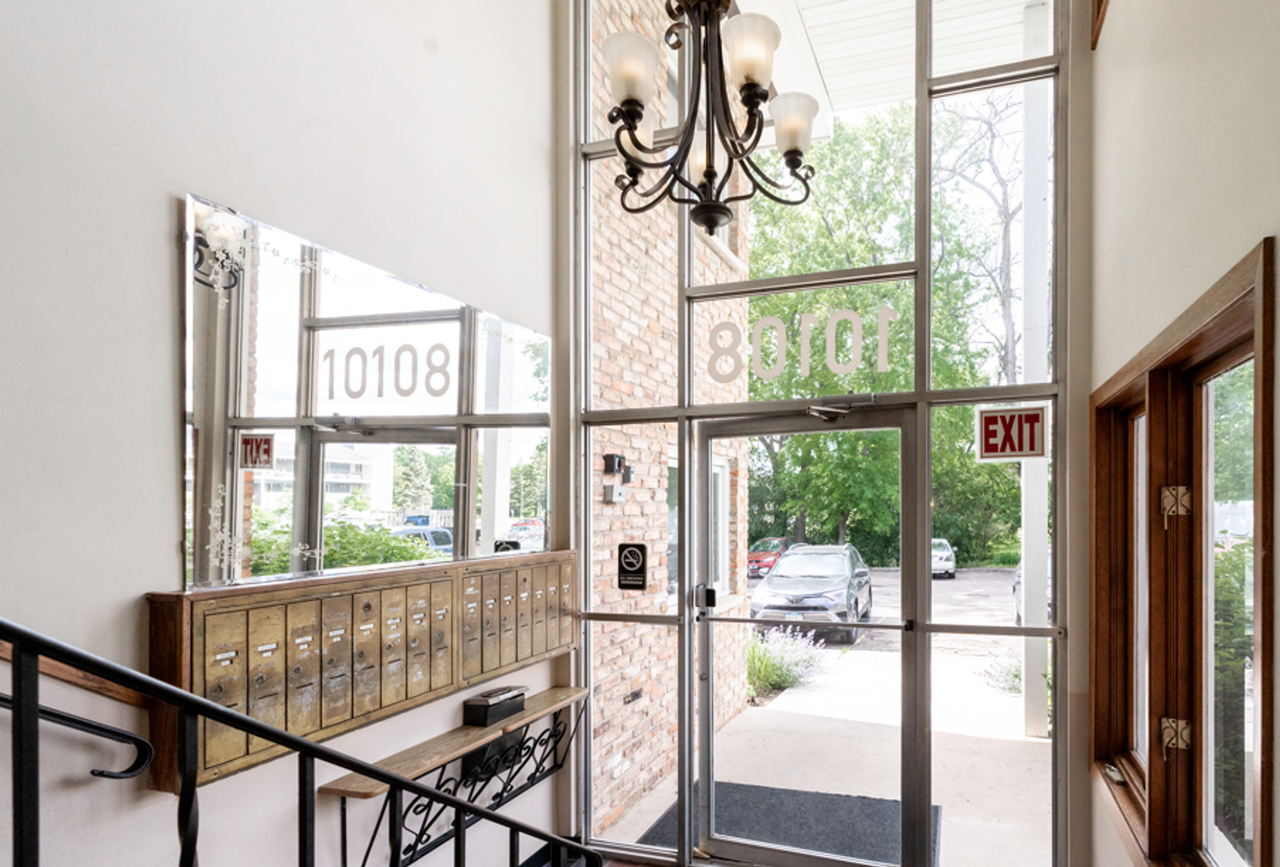 1 and 2 bedroom apartments close to 35W - Photo 5 of 8