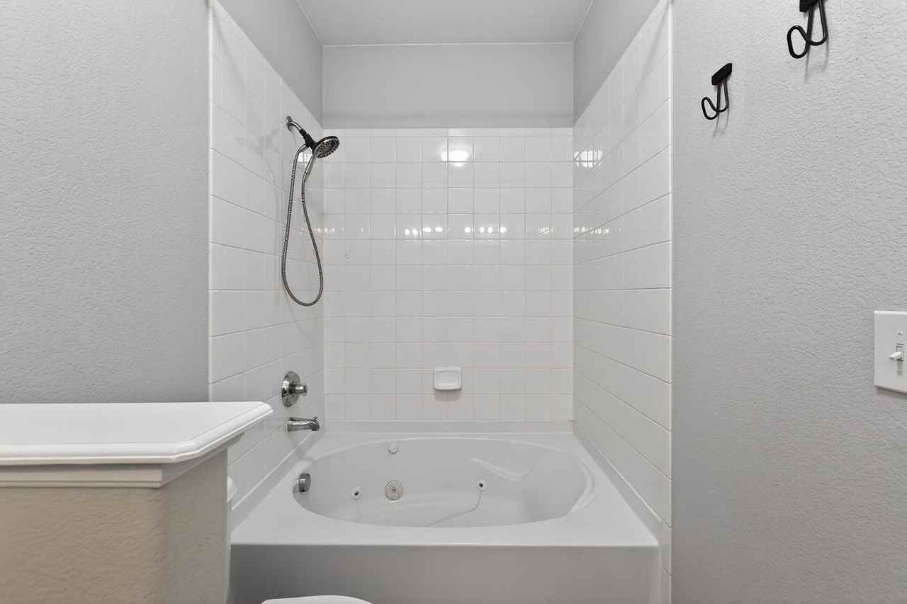 4451 S Ammons St - Photo 5 of 34