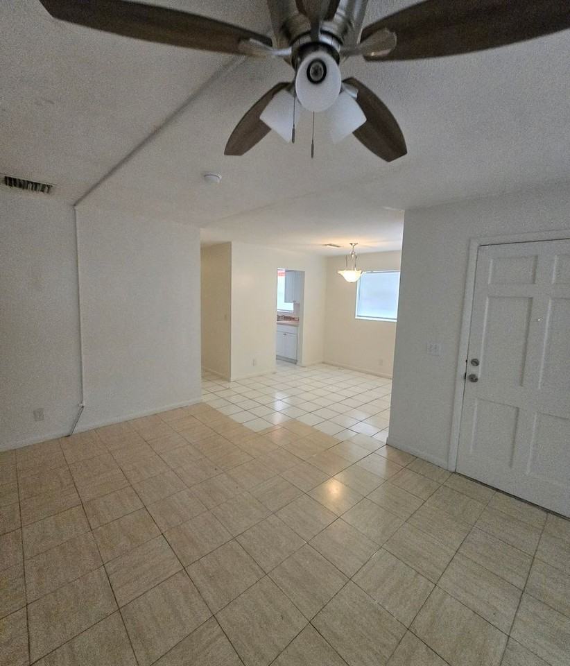 640 53rd St - Photo 6 of 10