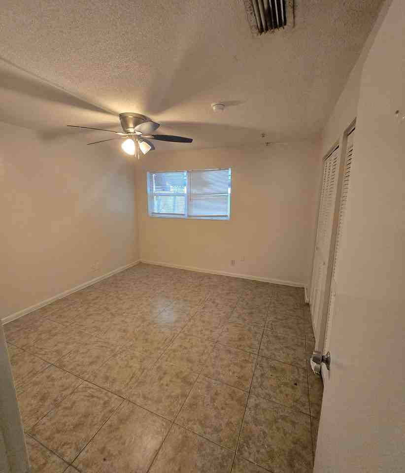 640 53rd St - Photo 7 of 10