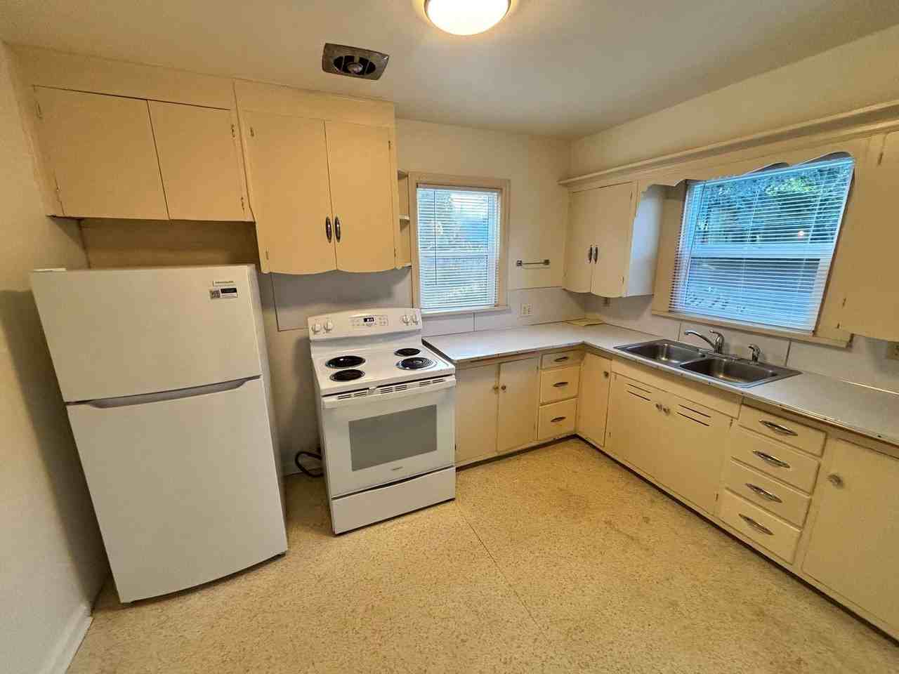 2776 12th Pl Se - Photo 5 of 15