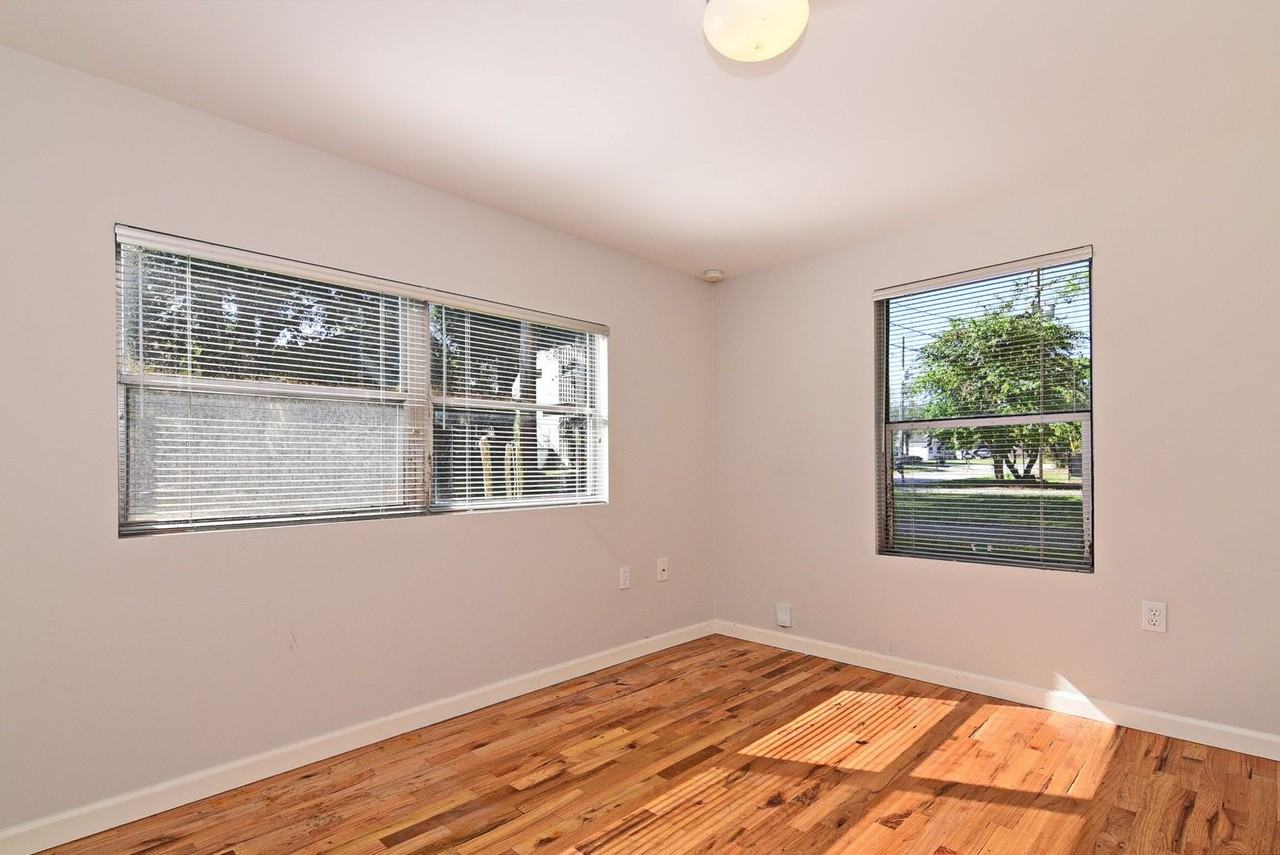 1319 Francis Ave - Photo 2 of 31