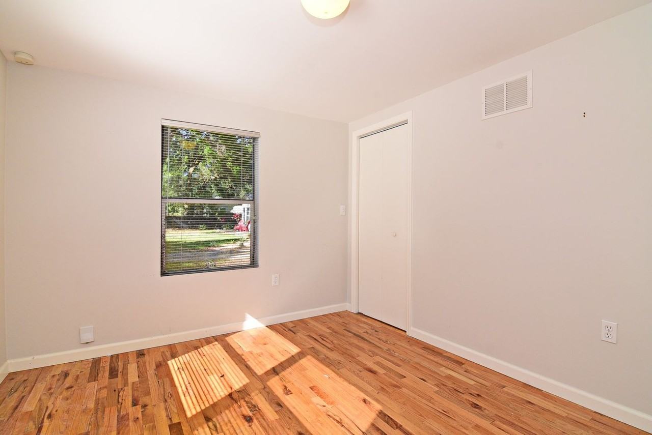 1319 Francis Ave - Photo 4 of 31