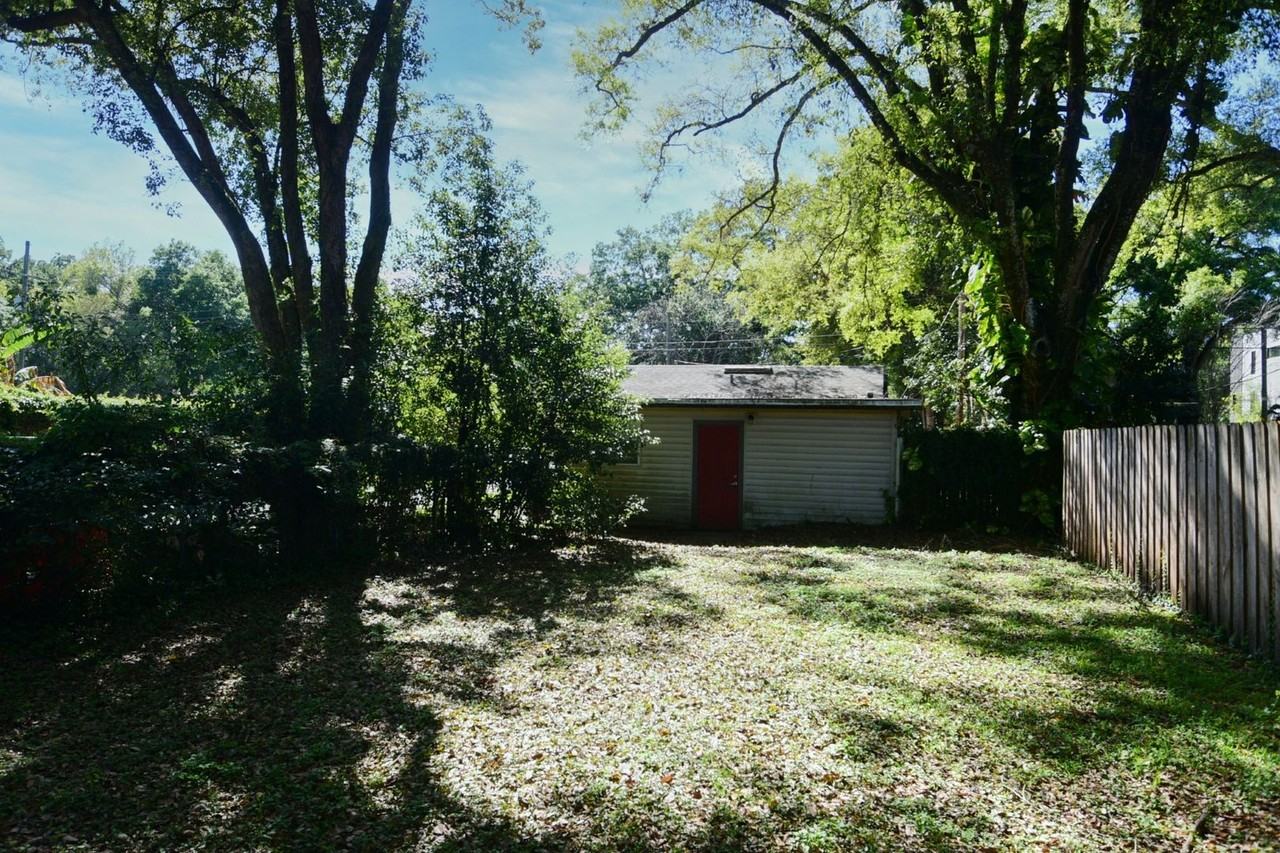 1319 Francis Ave - Photo 5 of 31