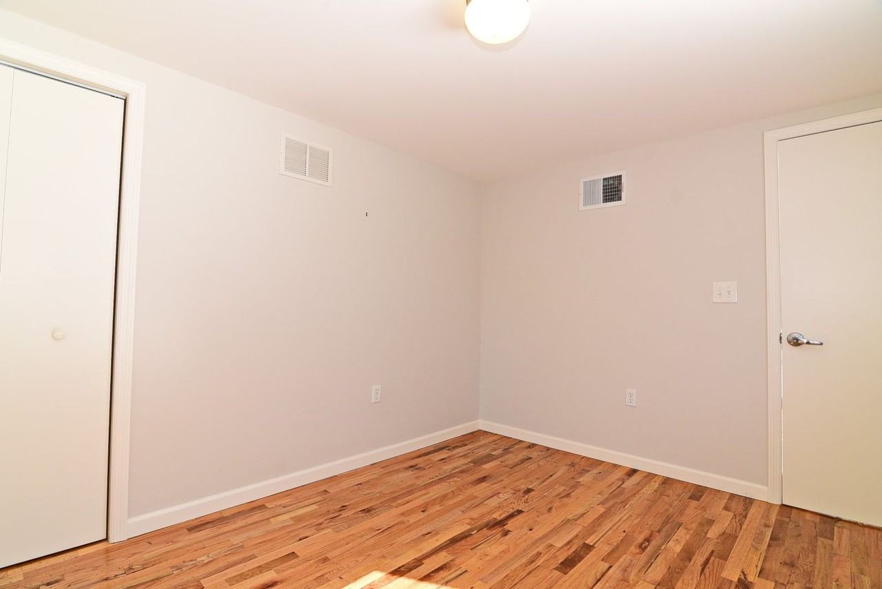 1319 Francis Ave - Photo 7 of 31