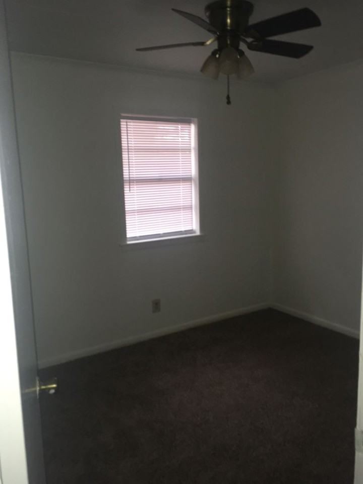 208 Corman Ave - Photo 4 of 4