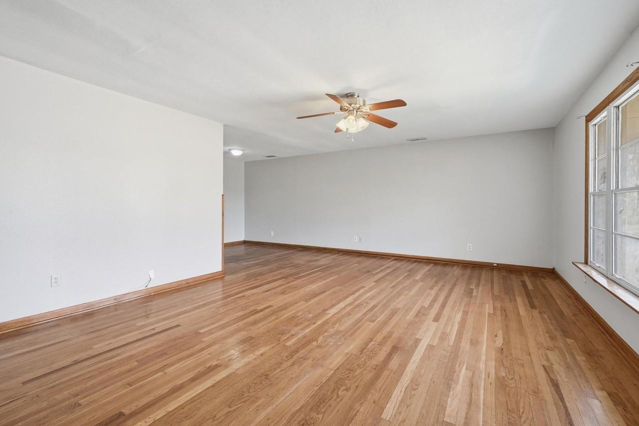 134 Meander St - Photo 3 of 31