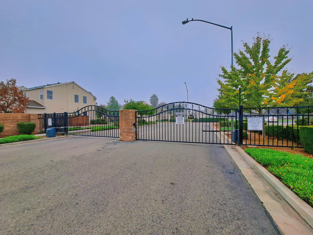 4633 W Naomi Way - Photo 4 of 22