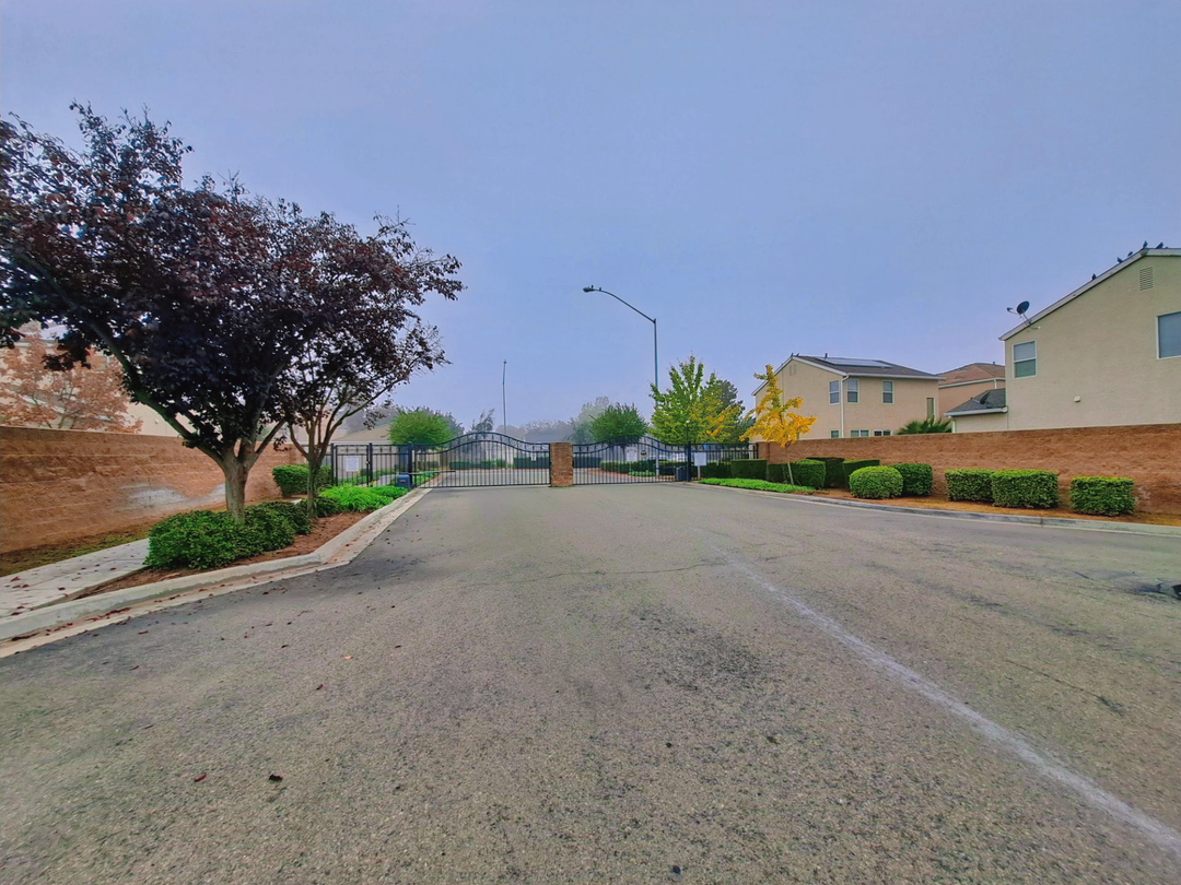 4633 W Naomi Way - Photo 5 of 22