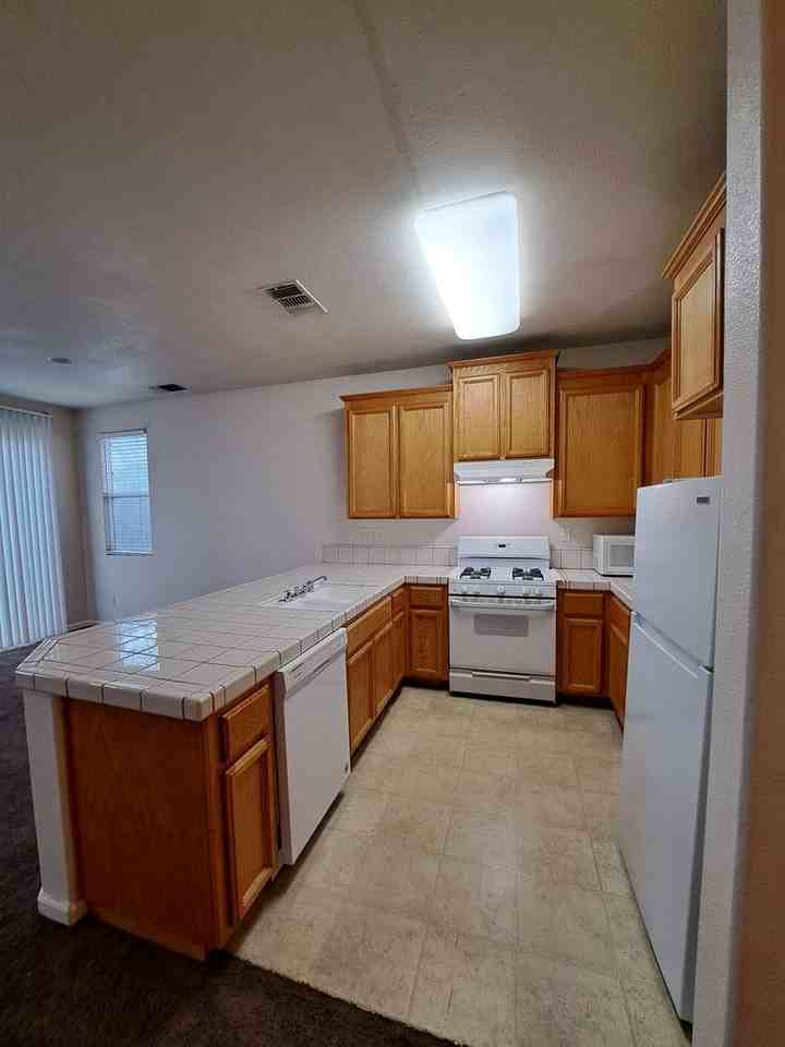 4633 W Naomi Way - Photo 7 of 22