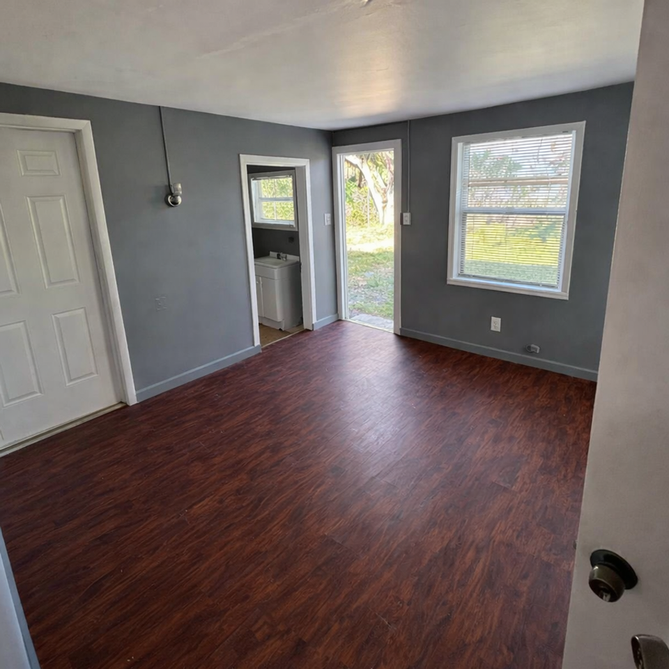 2332 Grove St S - Photo 3 of 12