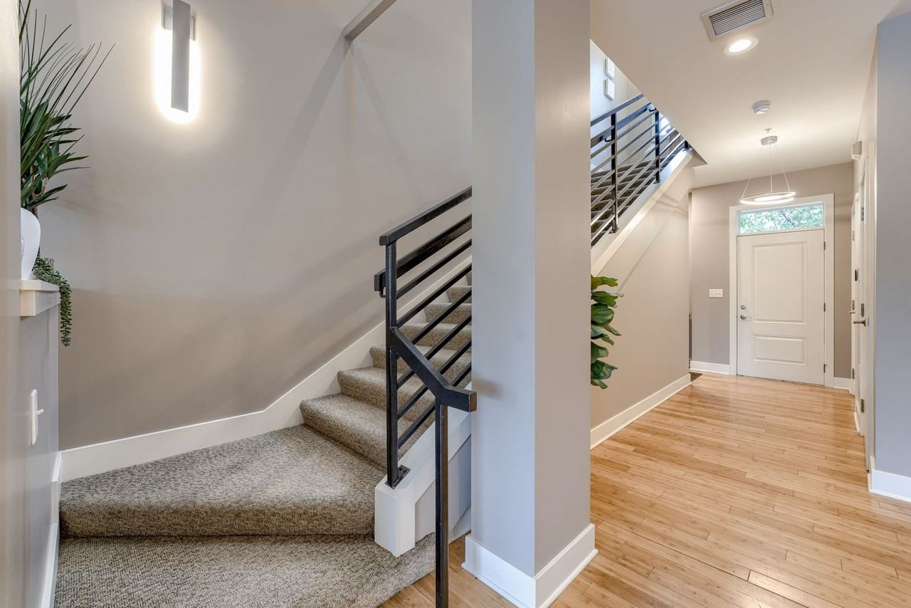 535 Riverfront Plz - Photo 3 of 30