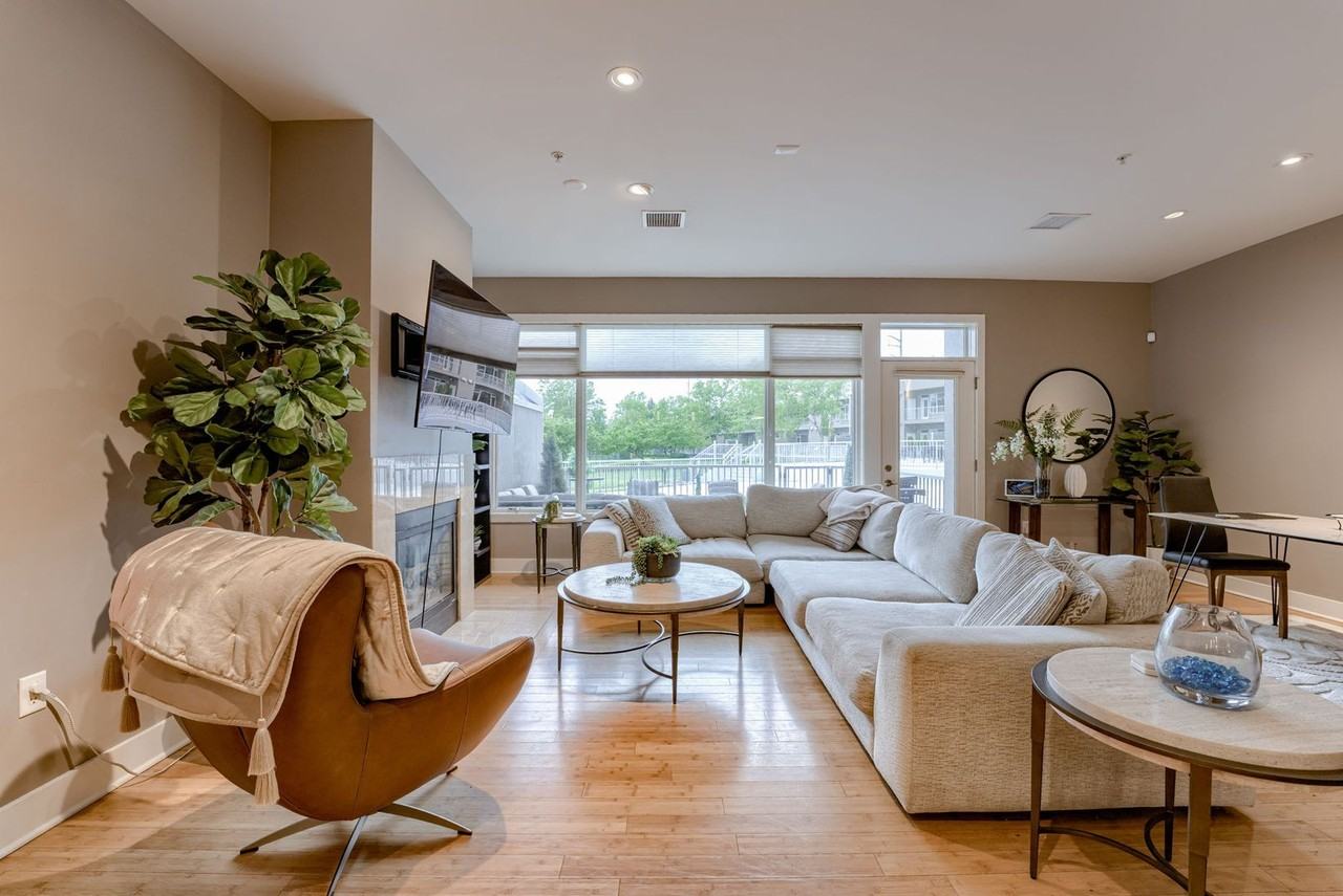 535 Riverfront Plz - Photo 4 of 30