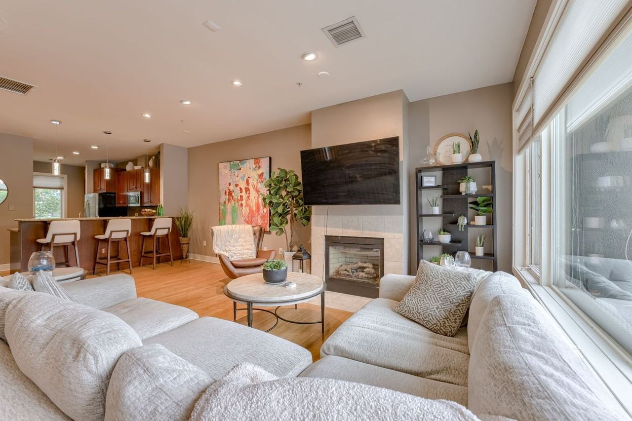 535 Riverfront Plz - Photo 5 of 30