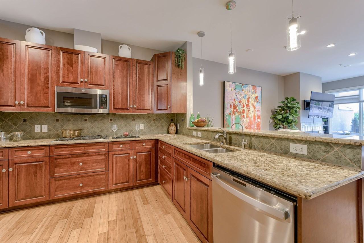 535 Riverfront Plz - Photo 6 of 30