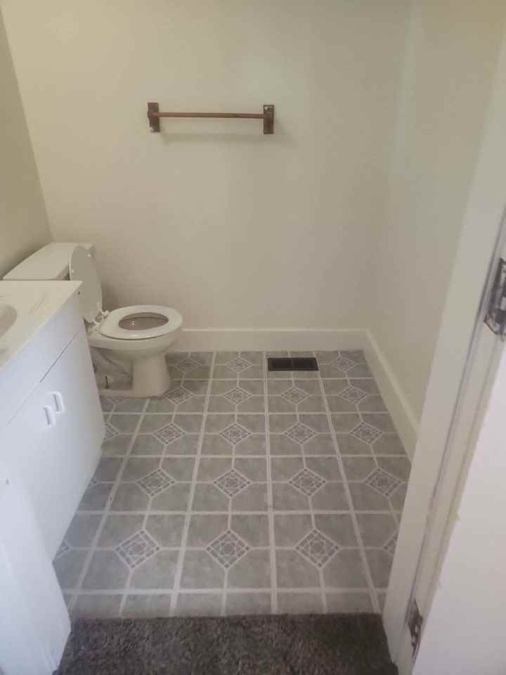 1210 Oakland St - Photo 7 of 8