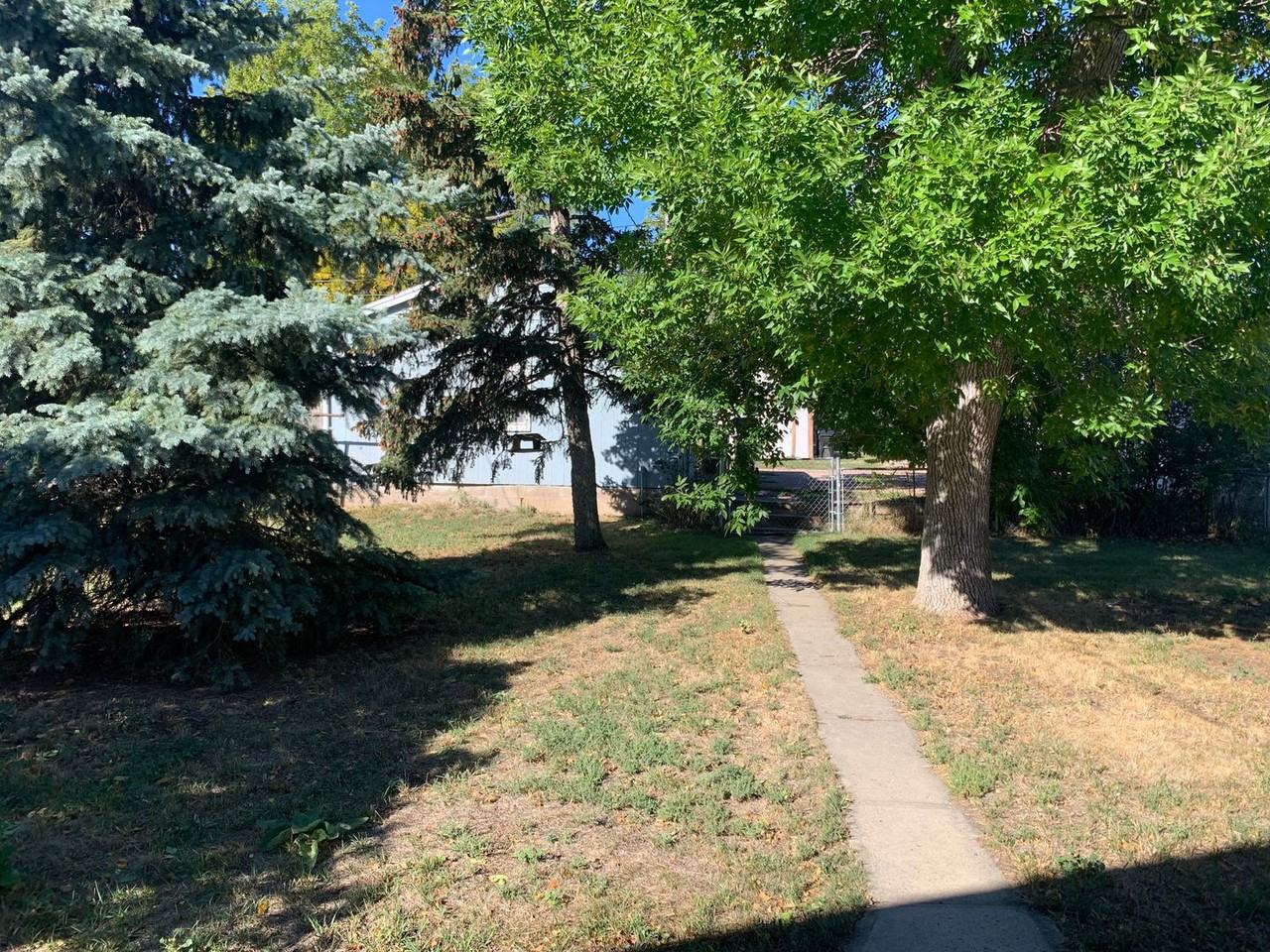 1021 Dilger Ave - Photo 2 of 34