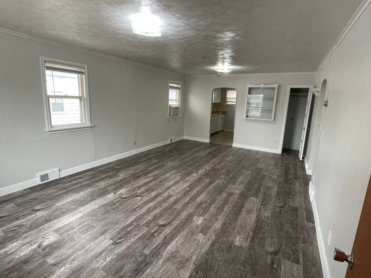 1021 Dilger Ave - Photo 6 of 34