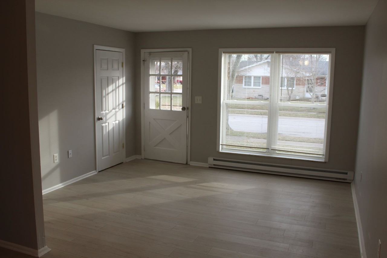 1534 Section St - Photo 2 of 18