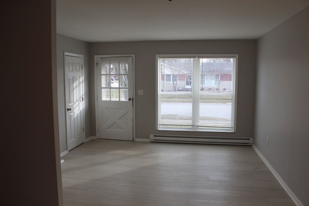 1534 Section St - Photo 4 of 18