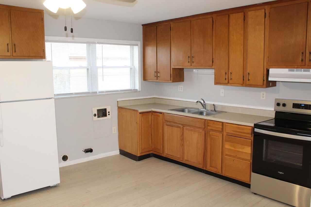 1534 Section St - Photo 6 of 18