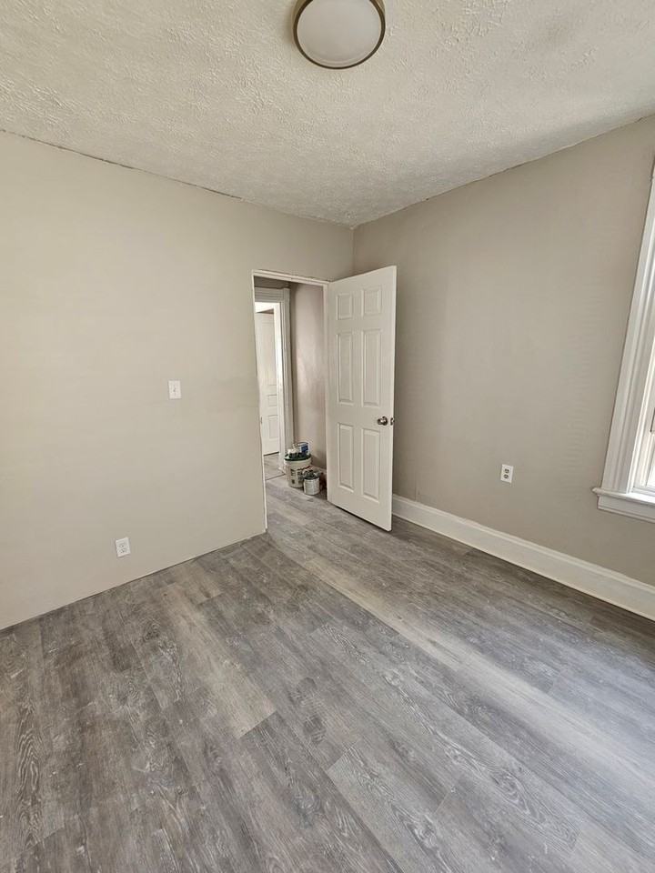 6710 Vine St - Photo 3 of 18