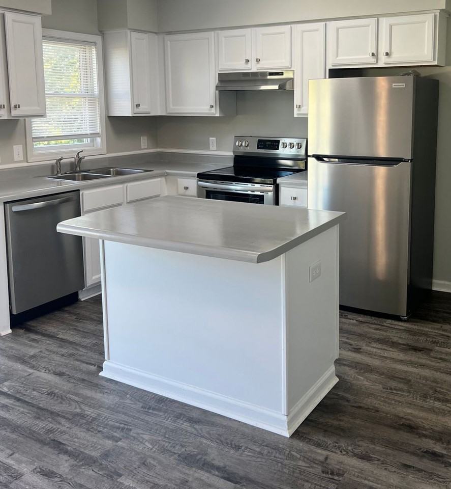 682 Artic Ave - Photo 2 of 21