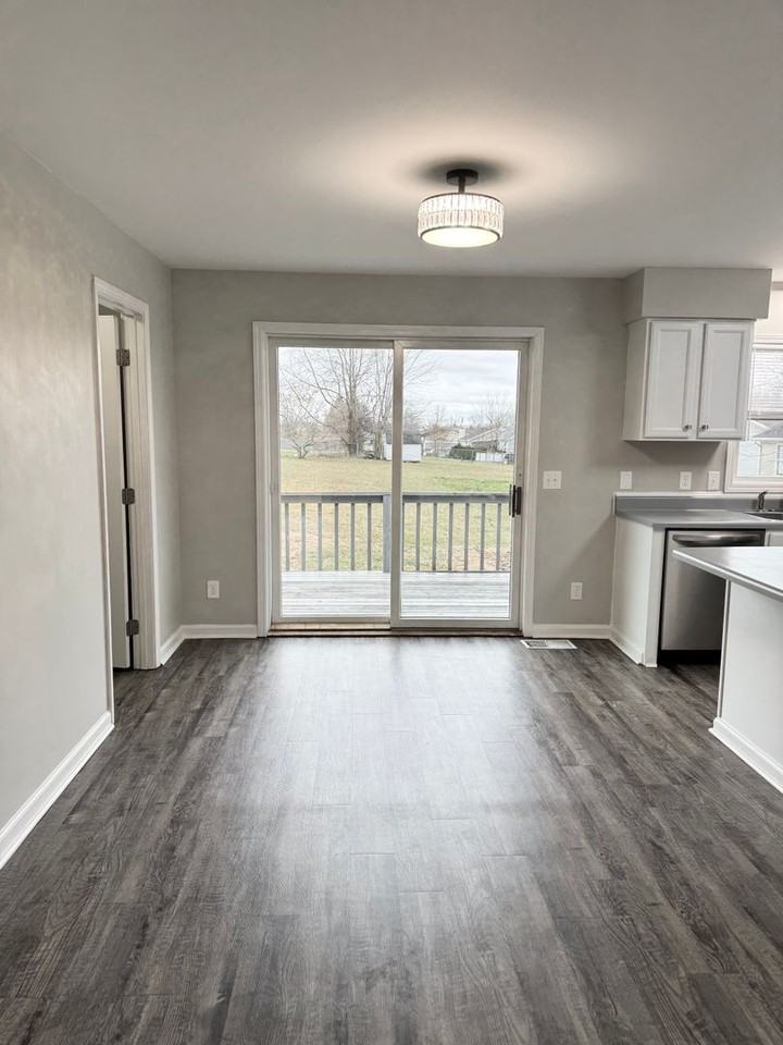 682 Artic Ave - Photo 3 of 21