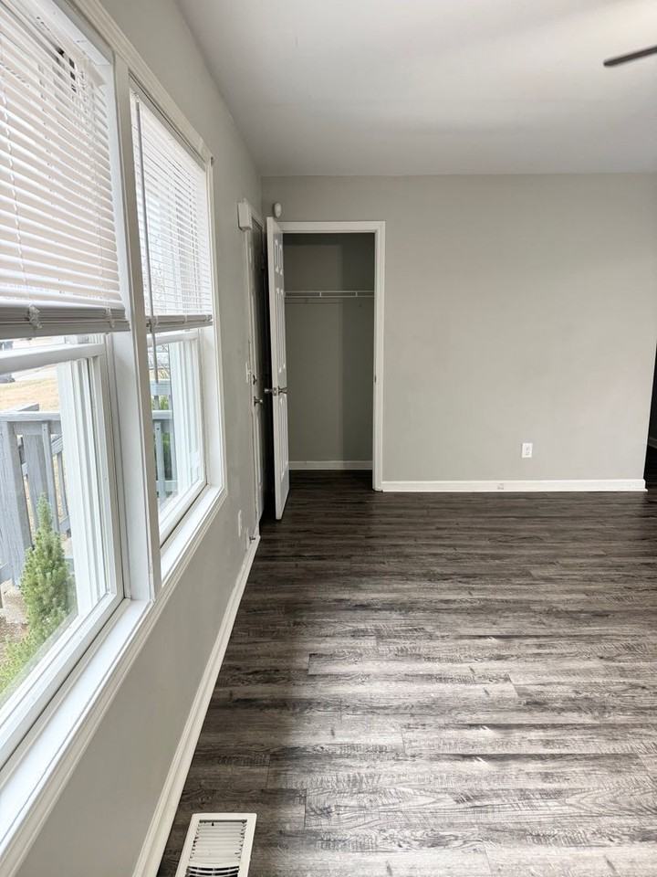 682 Artic Ave - Photo 4 of 21