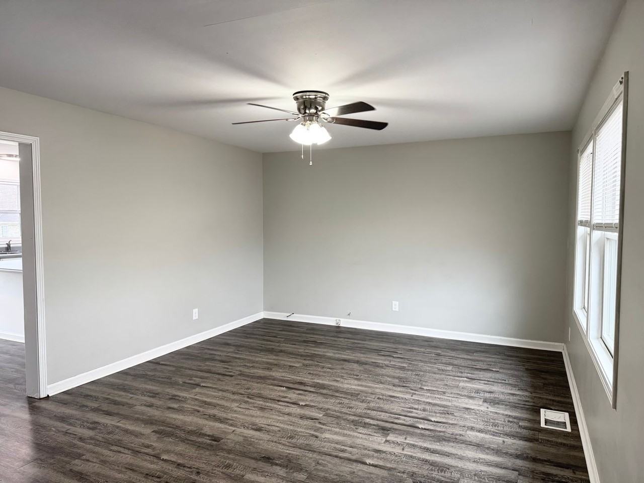 682 Artic Ave - Photo 5 of 21