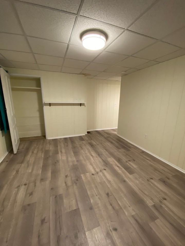 2718 Cobden St - Photo 3 of 12