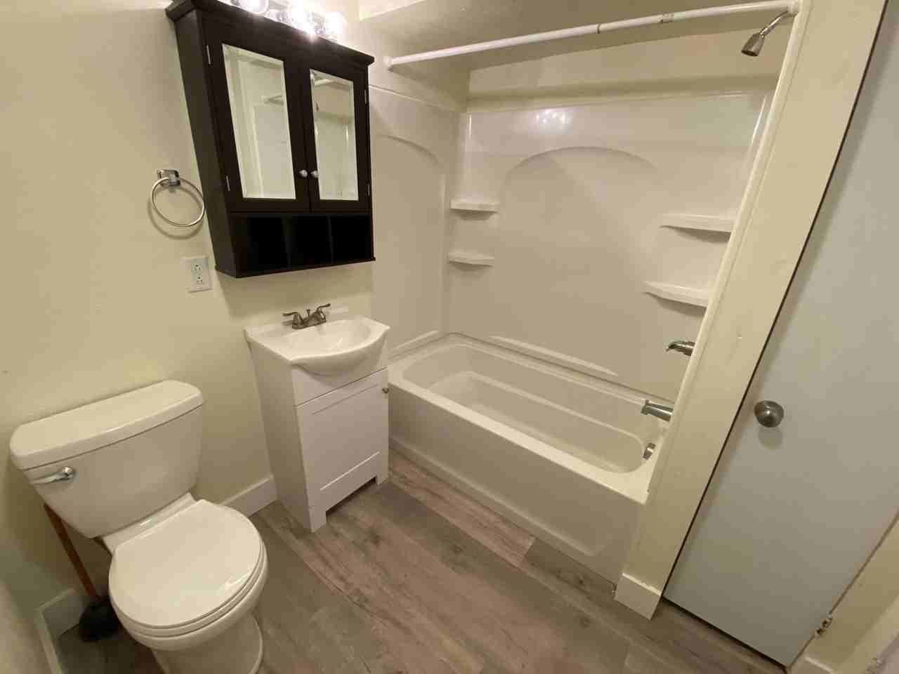 2718 Cobden St - Photo 5 of 12