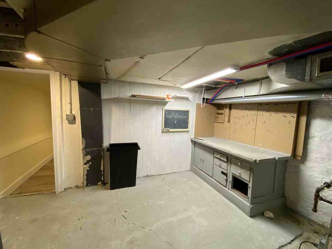 2718 Cobden St - Photo 6 of 12