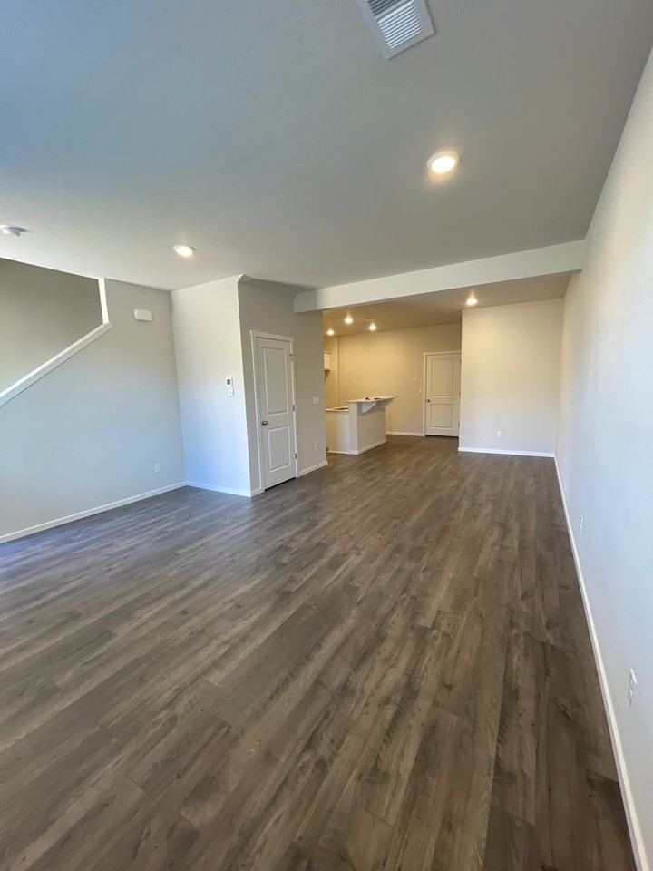 1275 Nw Upas Ave - Photo 4 of 23