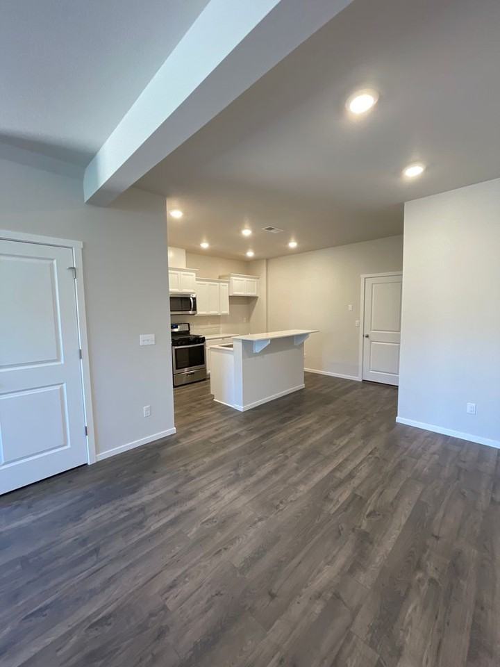 1275 Nw Upas Ave - Photo 5 of 23