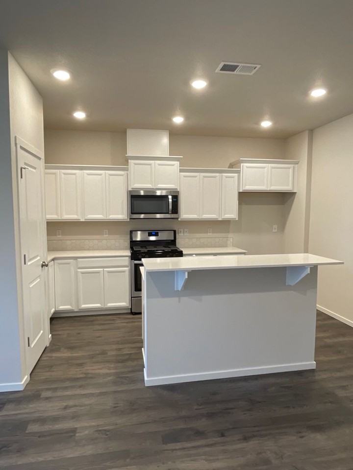 1275 Nw Upas Ave - Photo 6 of 23