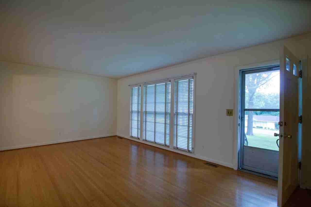 6729 Fleetwood Dr - Photo 4 of 15