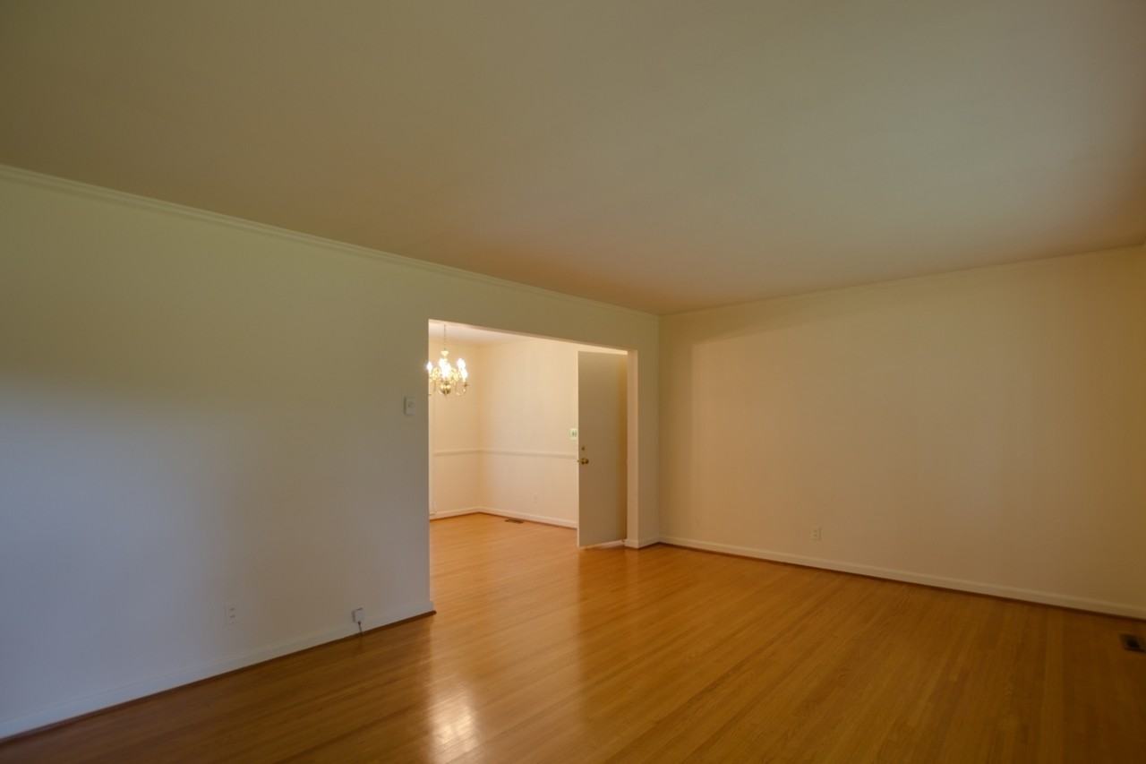 6729 Fleetwood Dr - Photo 5 of 15