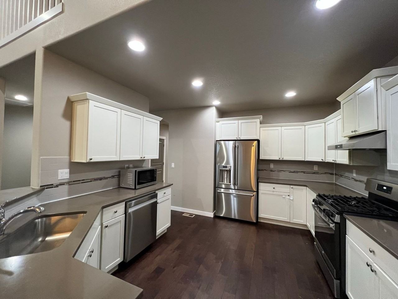 410 Cameo Dr - Photo 2 of 9