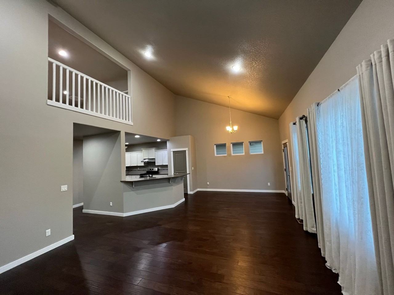 410 Cameo Dr - Photo 3 of 9