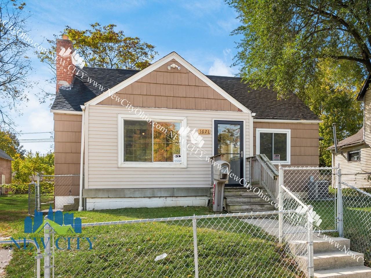 1621 Sullivant Ave - Photo 4 of 39